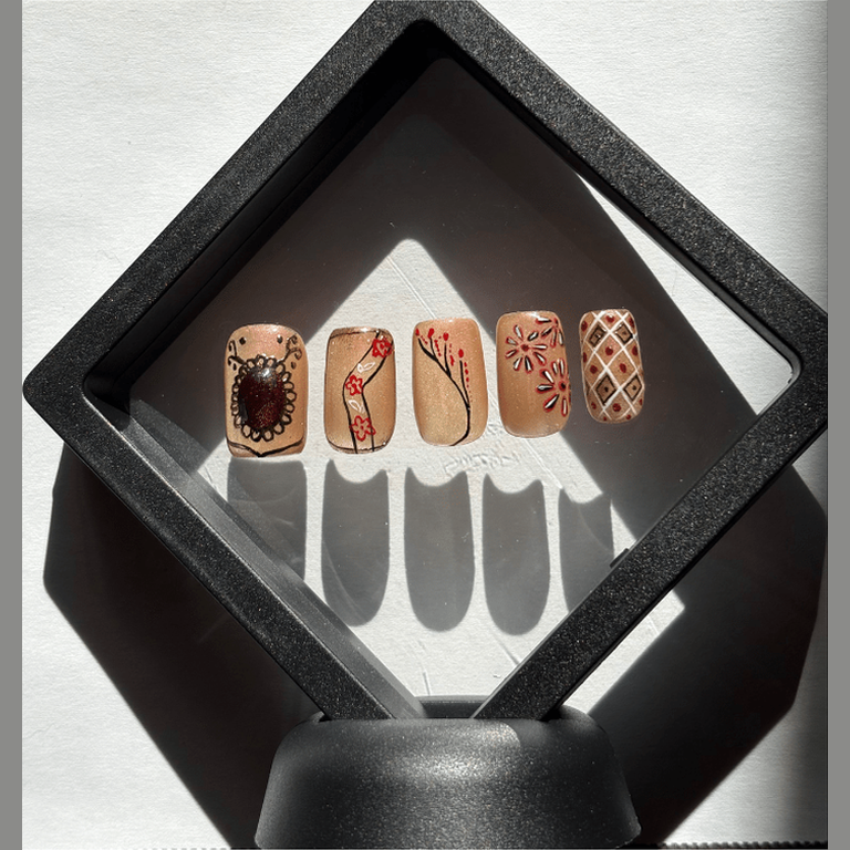 Mansion's courtyard - Gigi's Nails